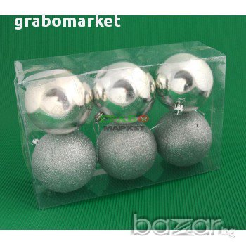 Комплект от 6 бр. топки за окачване на елха. Изработени от PVC материал, 3 бр са декорирани с брокат