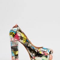 Намаление! Цветни обувки - принт списание, снимка 1 - Дамски обувки на ток - 24700783