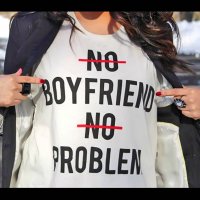 NEW! Дамски тениски No Boyfriend No Problem - 2 МОДЕЛА! Поръчай модел с твоя идея!, снимка 1 - Тениски - 22981763