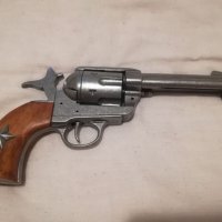 Револвер Колт 45, пистолет-реплика на каубойската класика