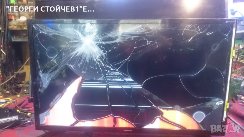 UE32J4000AW СЪС СЧУПЕНА МАТРИЦА, снимка 1