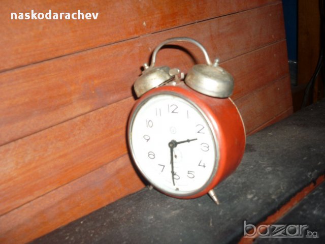 Старинен червен будилник, снимка 5 - Антикварни и старинни предмети - 12203514