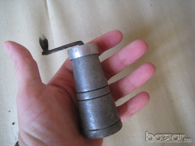 Антикварна мелница за пипер и подправки., снимка 2 - Антикварни и старинни предмети - 19570409