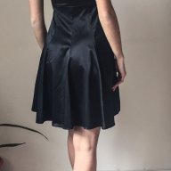 Черна рокля от памучен сатен, снимка 2 - Рокли - 17382166