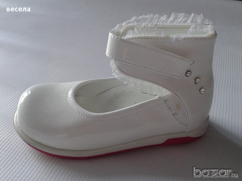  Бели, лачени обувки  за момиче, елегантни, ортопедични с лепенка, снимка 1