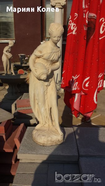 Статуетка - Жена с делва, снимка 1