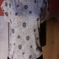 Блуза,тениска house,черепи,мл размер, снимка 1 - Тениски - 21703243