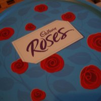 кръгла кутия с рози от Англия, снимка 2 - Други стоки за дома - 21358275