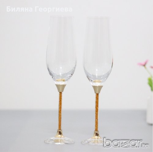 Ритуални чаши за шампанско със златисти кристалчета в столчето, реплика на Сваровски, снимка 1