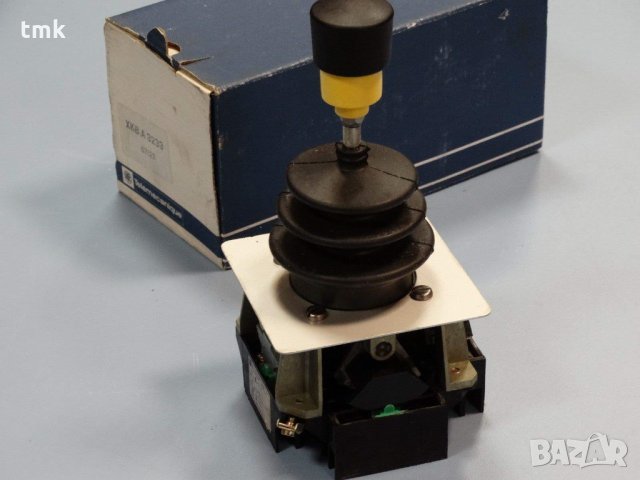 Джойстик Telemecanique XKB.A3233 4-позиционен, снимка 5 - Резервни части за машини - 23981640