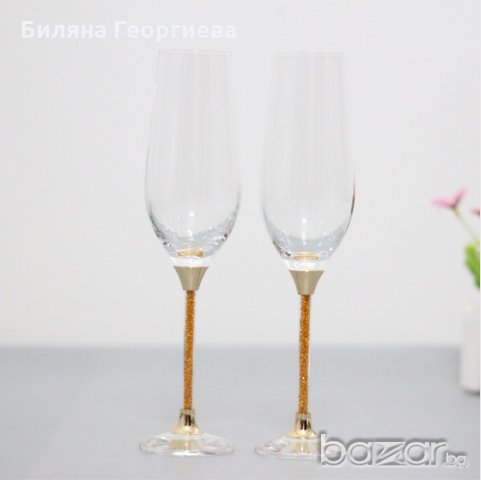 Ритуални чаши за шампанско със златисти кристалчета в столчето, реплика на Сваровски, снимка 1 - Чаши - 21219848