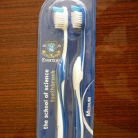 Четки за зъби и самобръсначки на футболен клуб Евертън Англия, снимка 1 - Колекции - 20563991