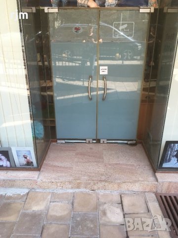 Двойна стъклена витрина комплект с автомат и ключалки/Брави 