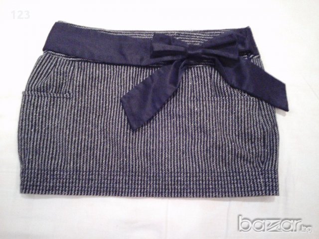 Елегантна и интересна пола с втъкана  дискретно блестяща нишка