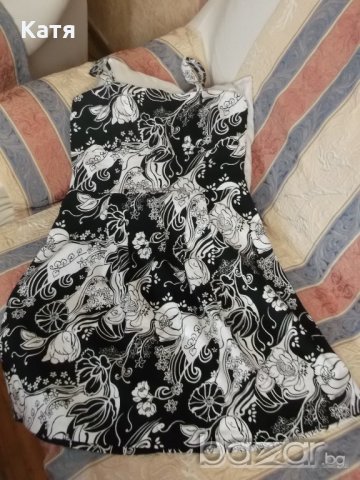 Красива рокля на volume one's, М, презрамки, цветя, бяло черна, снимка 1 - Рокли - 16333195