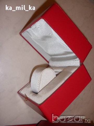 Кутия от часовник Valentino - Червена, снимка 3 - Други - 10300152
