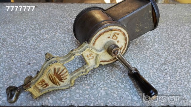 Стара мелничка за ядки  1957 г, снимка 4 - Антикварни и старинни предмети - 20627780