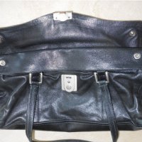 Дамска малка черна чанта   Prada 100 % кожа, снимка 1 - Чанти - 21281226