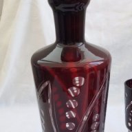 Кристални чаши и гарафа червен цветен  кристал , снимка 3 - Антикварни и старинни предмети - 17470314