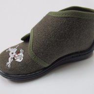 Български пантофи зелено с далматинец, снимка 3 - Бебешки обувки - 17567944