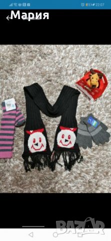 Нов комплект шал със снежен човек, ръкавички и чорапки-машинно плетиво , снимка 1 - Шапки, шалове и ръкавици - 23857145