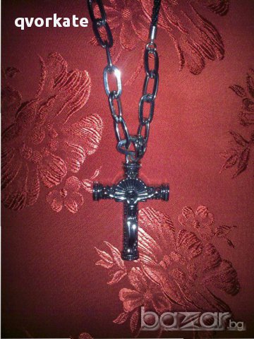 Колие с кръст, снимка 1 - Колиета, медальони, синджири - 12673088