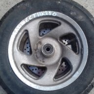 Предна гума с джанта, снимка 2 - Гуми и джанти - 18193043