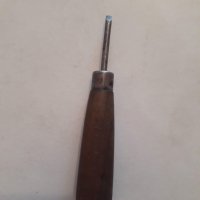 Стара българска малка отвертка прав шлиц 2 мм, снимка 1 - Отвертки - 22953663