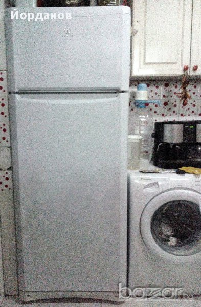 Продавам хладилник с горна камера Indesit TAN 5V  Общ обем - 415 Л, снимка 1
