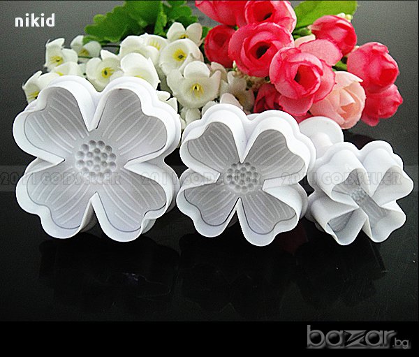 3 бр детелини детелинки форми резци с бутало и релеф за украса тесто фондан торта сладки форма резец, снимка 1