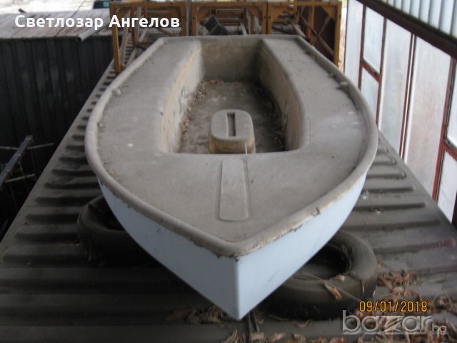 Стъклопластова лодка, снимка 1 - Воден транспорт - 20546559