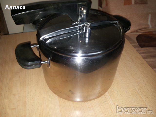 Продавам италианска тенджера под налягане, 6 литра, алпака , снимка 2 - Съдове за готвене - 11533091