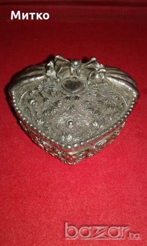 Стара алуминиева кутия за бижута., снимка 1 - Антикварни и старинни предмети - 18897246