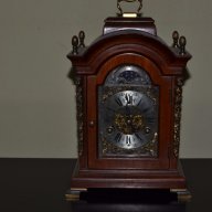 Продавам настолен часовник WUBA, снимка 1 - Антикварни и старинни предмети - 16991271