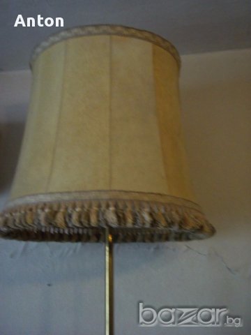 Лампа - стара с кожен абажур и реснички , снимка 1 - Антикварни и старинни предмети - 17534192