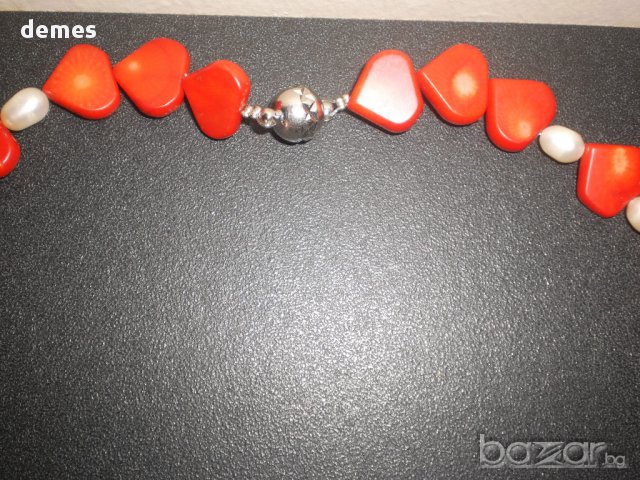 Гердан от червени корали с форма на сърце и бели перли, снимка 3 - Колиета, медальони, синджири - 8738278