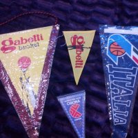 Стари баскетболни флагчета за колекционери и фенове , снимка 1 - Колекции - 19585907