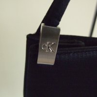 Calvin Klein оригинална малка черна чантичка, снимка 2 - Чанти - 18909261