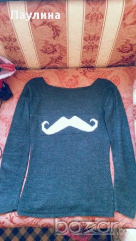 Блуза с бели мустаци