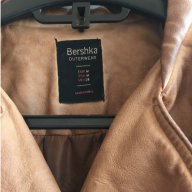 Дамско кожено яке BERSHKA, size M, екокожа, бежово-карамелено, златни ципове, като ново!!!, снимка 3 - Якета - 17756311