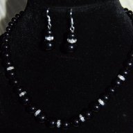 Комплект от черни перлички гердан, гривна и обици, снимка 3 - Бижутерийни комплекти - 12907834