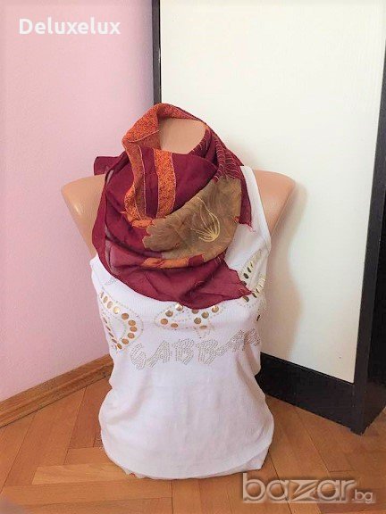 Шал в червено, снимка 1