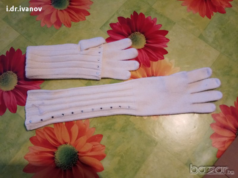 Оригинални дамски ръкавици Puma бели с камъчета, снимка 1
