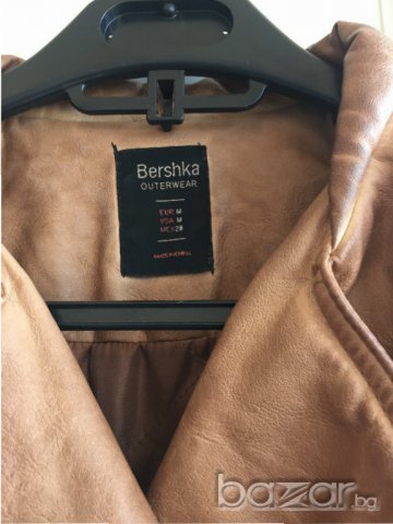 Дамско кожено яке BERSHKA, size M, екокожа, бежово-карамелено, златни ципове, като ново!!!, снимка 3 - Якета - 17756311