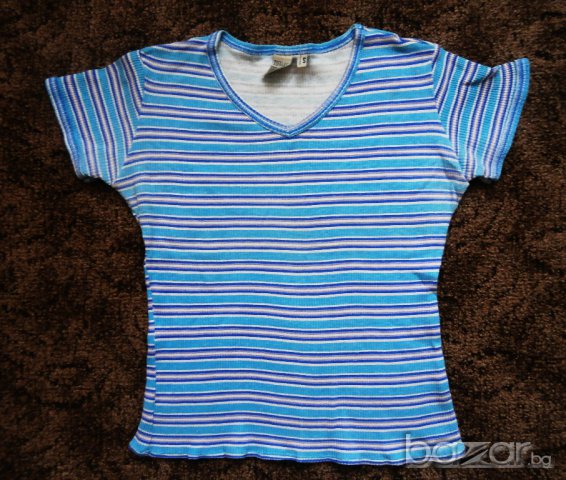 Дамска блузка с къс ръкав с V-образно деколте, снимка 1 - Тениски - 8956893