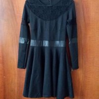 Черна рокля с дълъг ръкав , снимка 1 - Рокли - 19576048