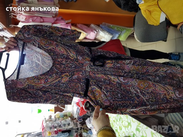 Продавам рокля на Зара много мека тънка с хубаво деколте., снимка 5 - Рокли - 25364530