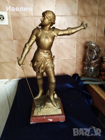 стара статуетка-жана дарк