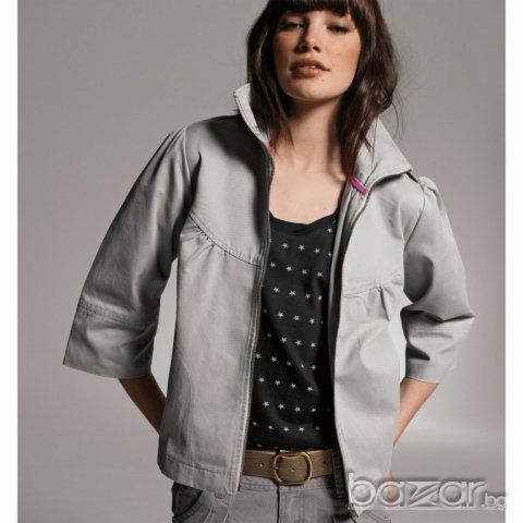 Нов модерен къс тренч- М размер