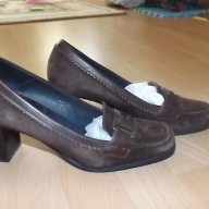 Обувки на ток от велур:), снимка 1 - Дамски ежедневни обувки - 11517594